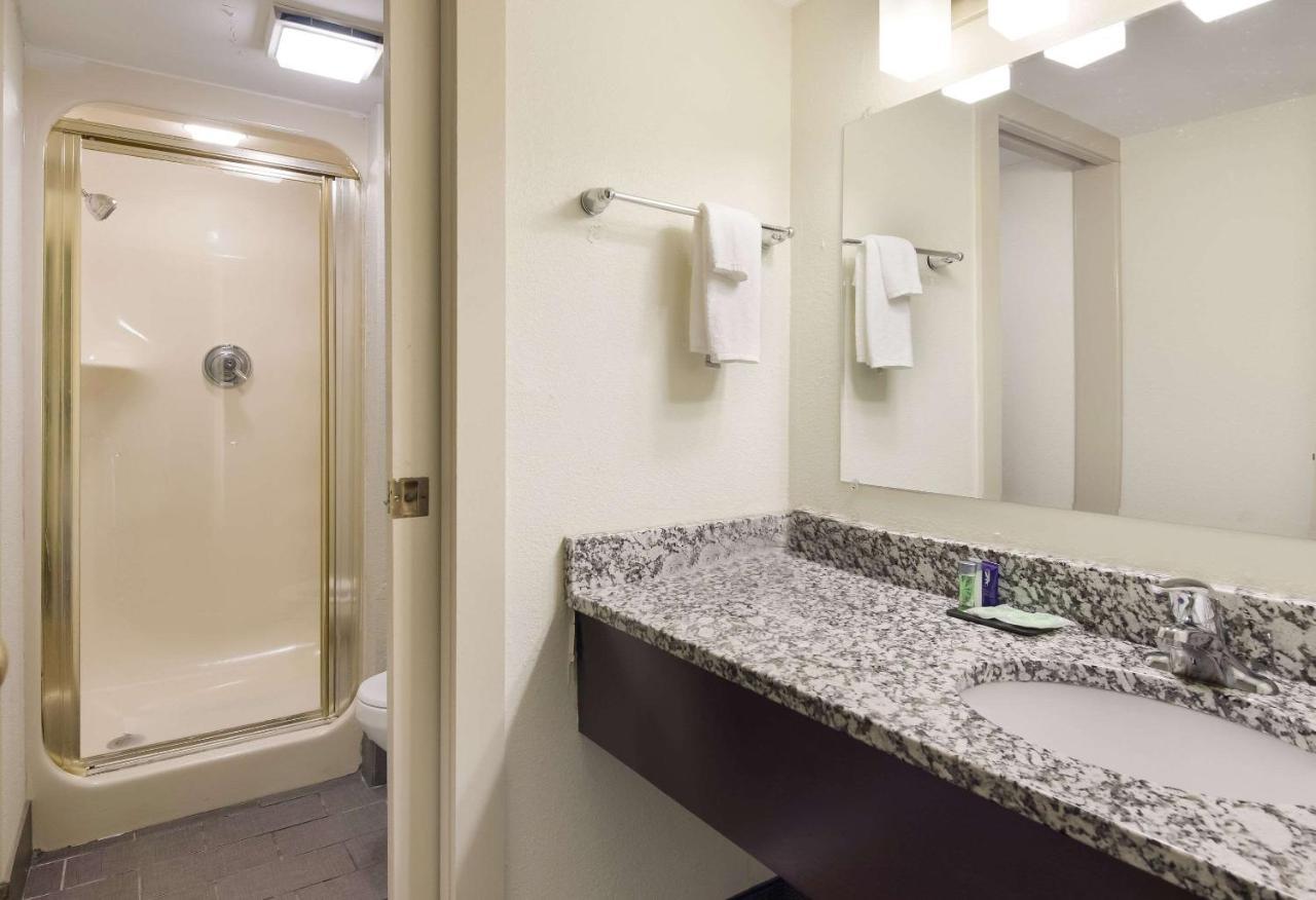 Sleep Inn Tanglewood Roanoke Exterior photo